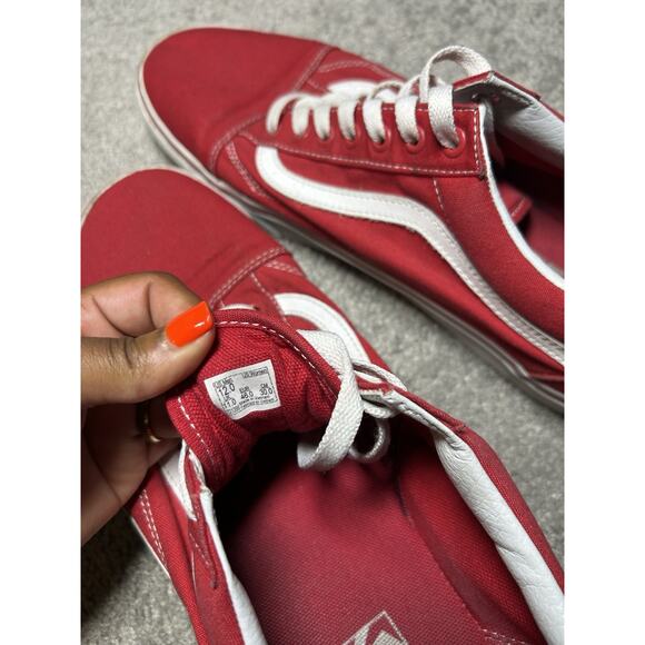 Athletic_Shoes